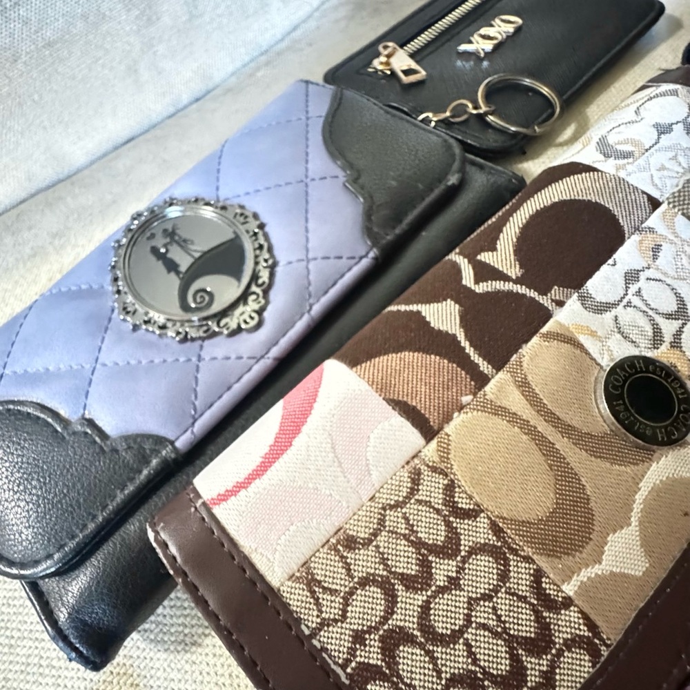 Assorted Wallet Bundle - Picture 7 of 9